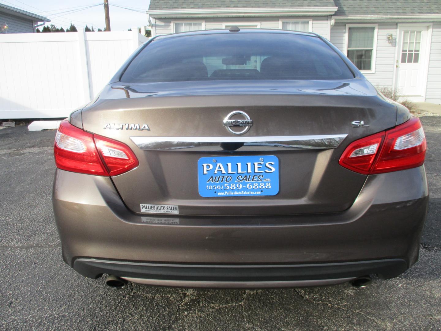 2016 GRAY Nissan Altima 2.5 SL (1N4AL3AP9GC) with an 2.5L L4 DOHC 16V engine, CVT transmission, located at 540a Delsea Drive, Sewell, NJ, 08080, (856) 589-6888, 39.752560, -75.111206 - Photo#4